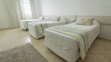 Tripla Standard | Una scrivania, postazione laptop, Wi-Fi gratuito