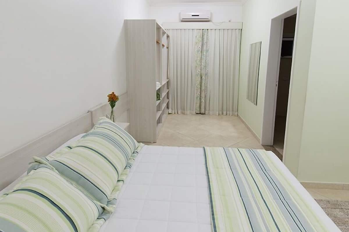 Habitación doble estándar | Escritorio, espacio para trabajar con laptop y wifi gratis