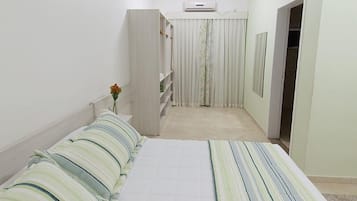 Standard Double Room | Desk, laptop workspace, free WiFi
