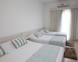 Habitación cuádruple Deluxe | Escritorio, espacio para trabajar con un portátil, wifi gratis