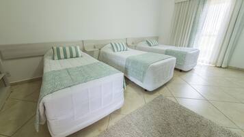 Standard Triple Room | Desk, laptop workspace, free WiFi