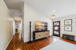 3 habitaciones, tabla de planchar con plancha, cuna de viaje y wifi 