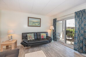 Smart TV, DVD player - Ocean Block Retreat – Sleeps 6! (Ocean City)