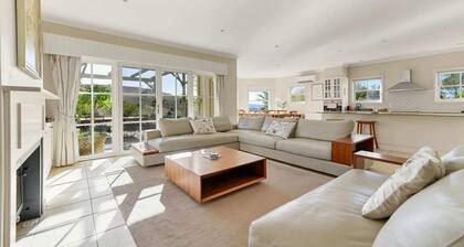 Luxe Countryside Home - Amazing Views, Sleeps 6