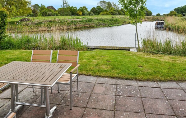 Outdoor dining - Pet friendly home in Witmarsum with WiFi (Witmarsum)