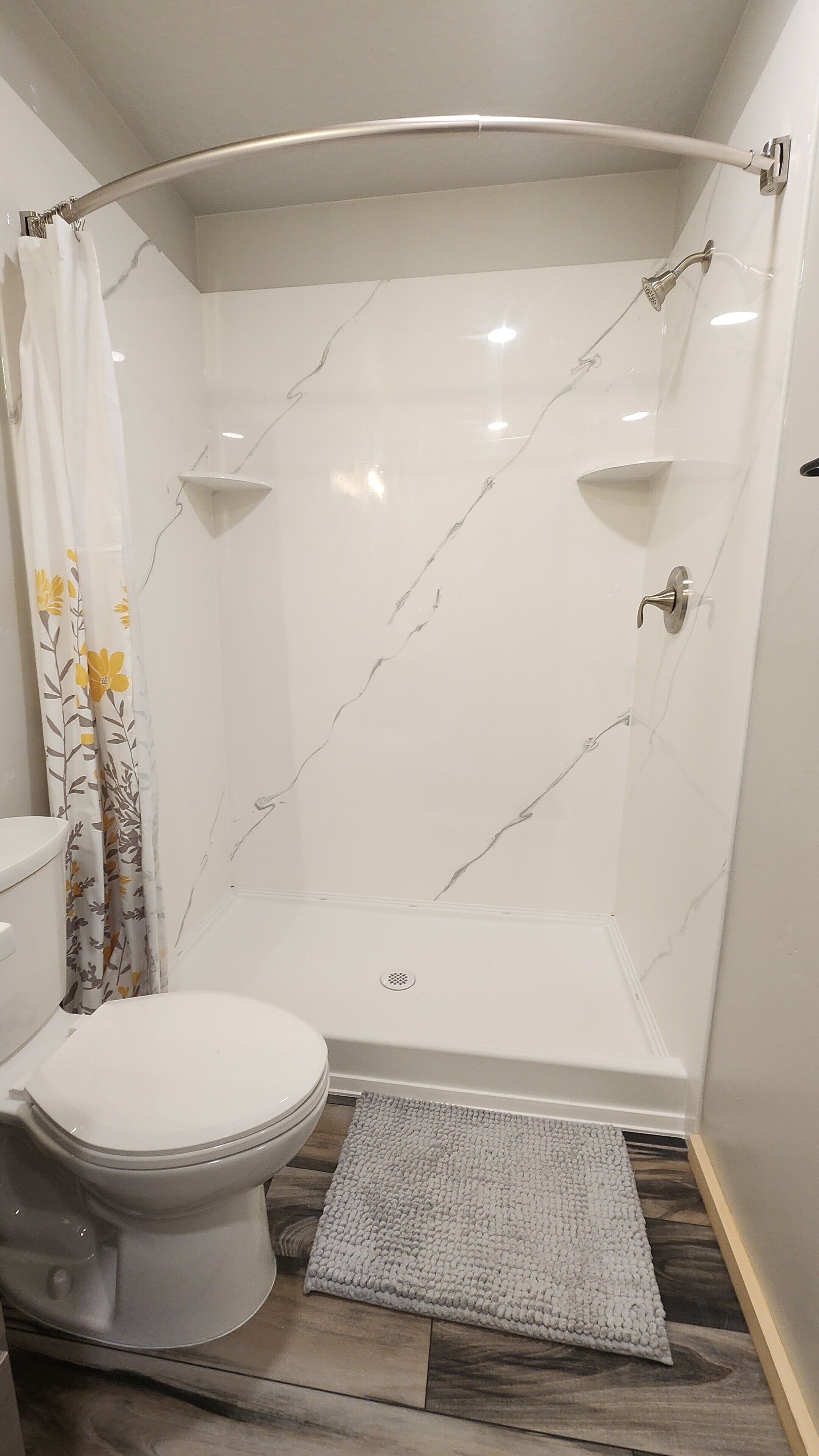 Doccia, asciugacapelli, asciugamani, sapone