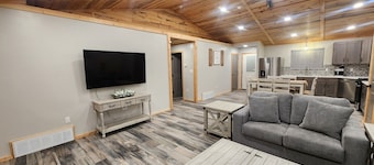 Cozy 2-bedroom house in Hinckley