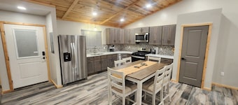 Cozy 2-bedroom house in Hinckley