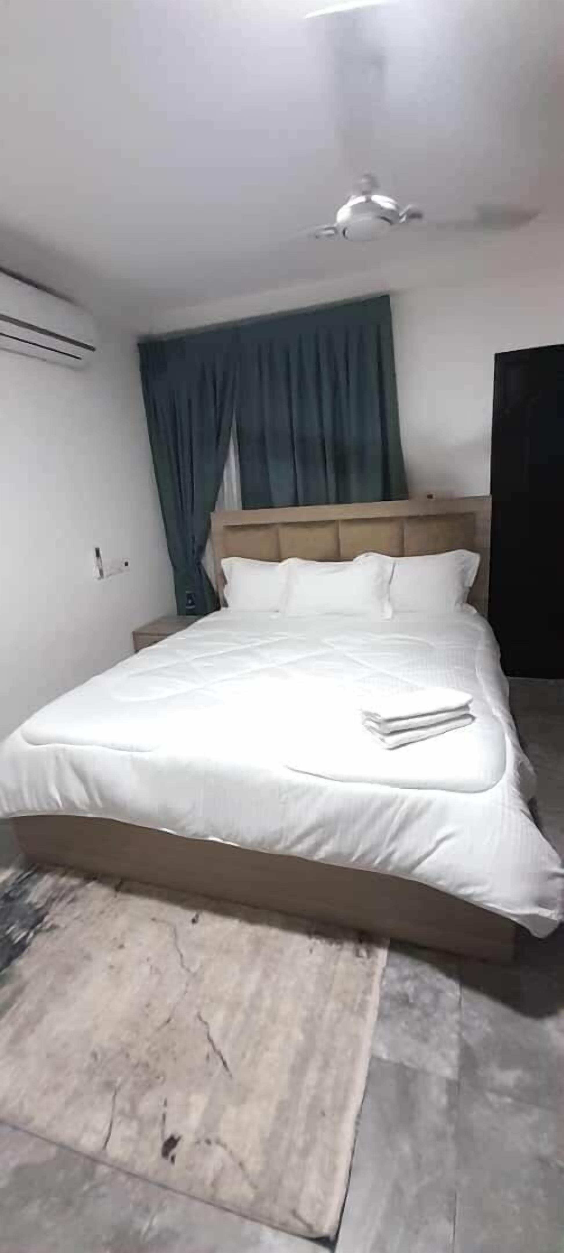 2 dormitorios, tabla de planchar con plancha, wifi y ropa de cama