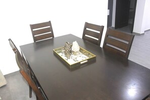 Dining - Beautiful 2bdr Apt @Shayshan Heights, East Airport (Accra)