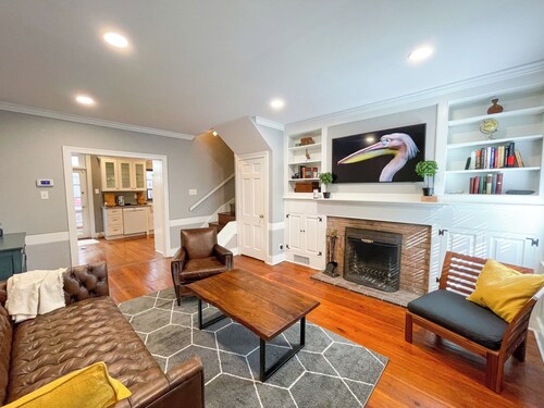 2-Bdr 2.5Ba House in Enchanting Philadelphia Neighborhood, AC & Private Backyard