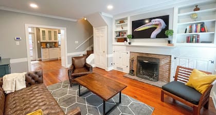 2-Bdr 2.5Ba House in Enchanting Philadelphia Neighborhood, AC & Private Backyard
