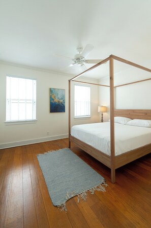 2 bedrooms, iron/ironing board, WiFi, bed sheets - 2-Bdr 2.5Ba House in Enchanting Philadelphia Neighborhood, AC & Private Backyard (Philadelphia)