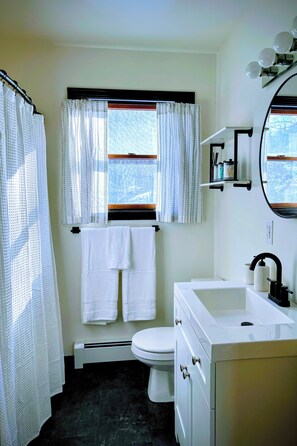 Handtücher, Seife, Toilettenpapier