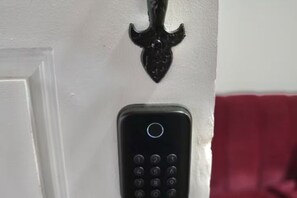 Luokittelematon kuva, 4 kautta 32, painike