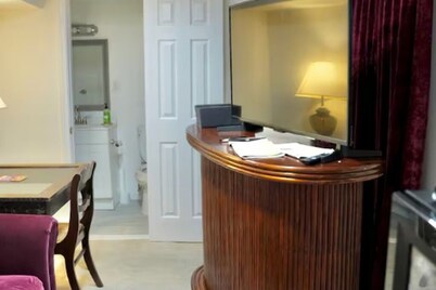 Cozy 1-bedroom apartment in beautiful Washington with Free Parking