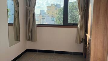 Phòng đôi Deluxe, quang cảnh thành phố | Bàn, khu vực làm việc phù hợp cho laptop, phòng cách âm