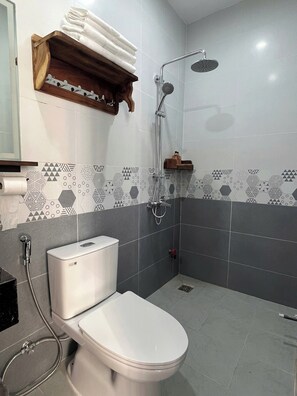 Standard Double Room | Bathroom - MINH MINH NAM 3 HOTEL (Ninh Kieu)