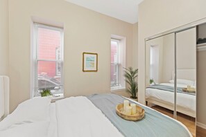 2 chambres, bureau, fer et planche à repasser, accès au Wi-Fi (inclus)