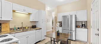 Charming KC 2BR 1 BATH Downtown Access In-Unit Laundry