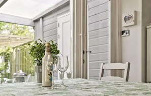 Dining - Nice home in Stavenisse with swimming pool (Stavenisse)