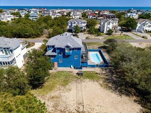 A residential area with houses, a swimming pool, and a road. - Luxury Cottage Pool, Hot Tub, Walk to Beach (Corolla)
