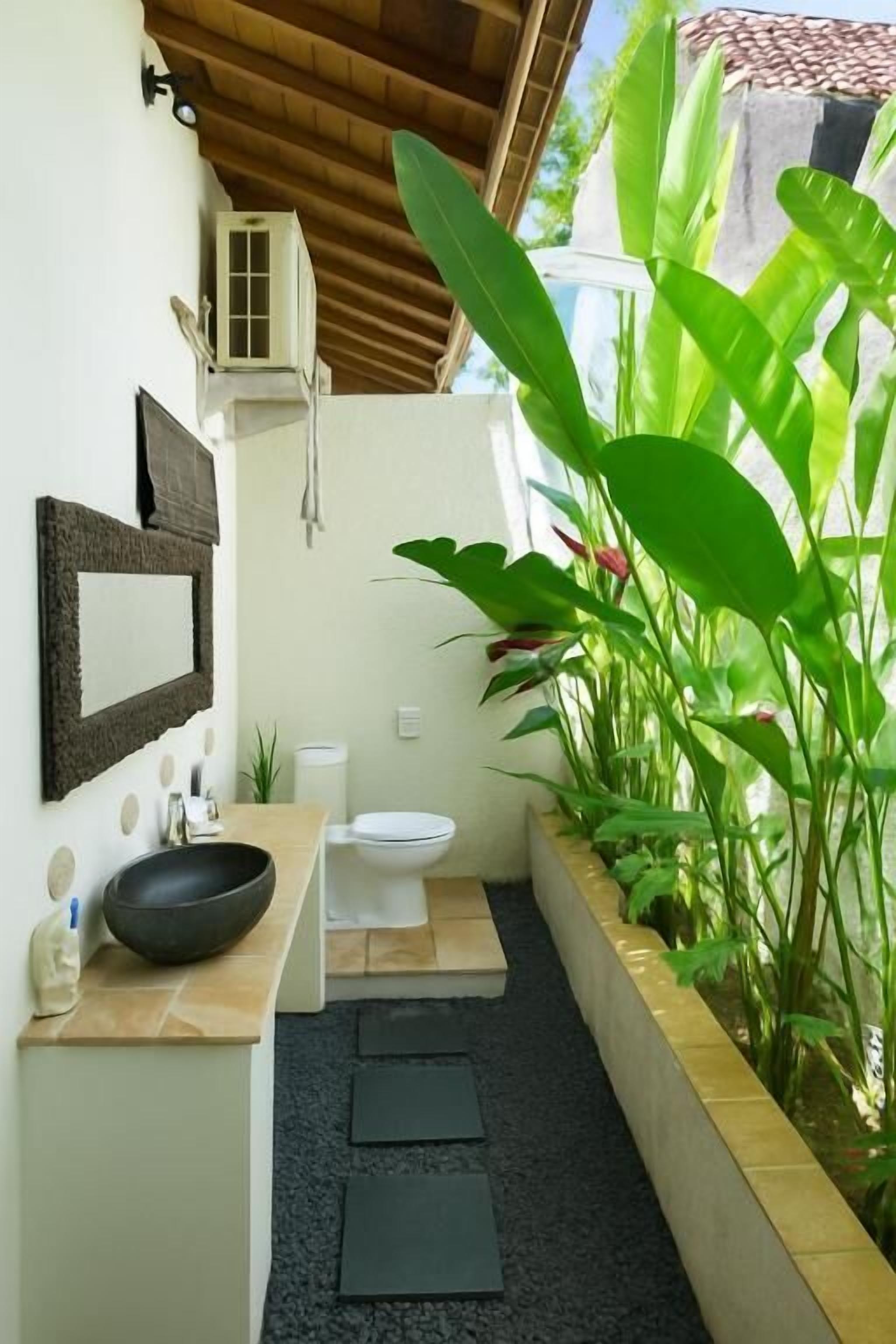 Standard Villa, Poolside | Bathroom