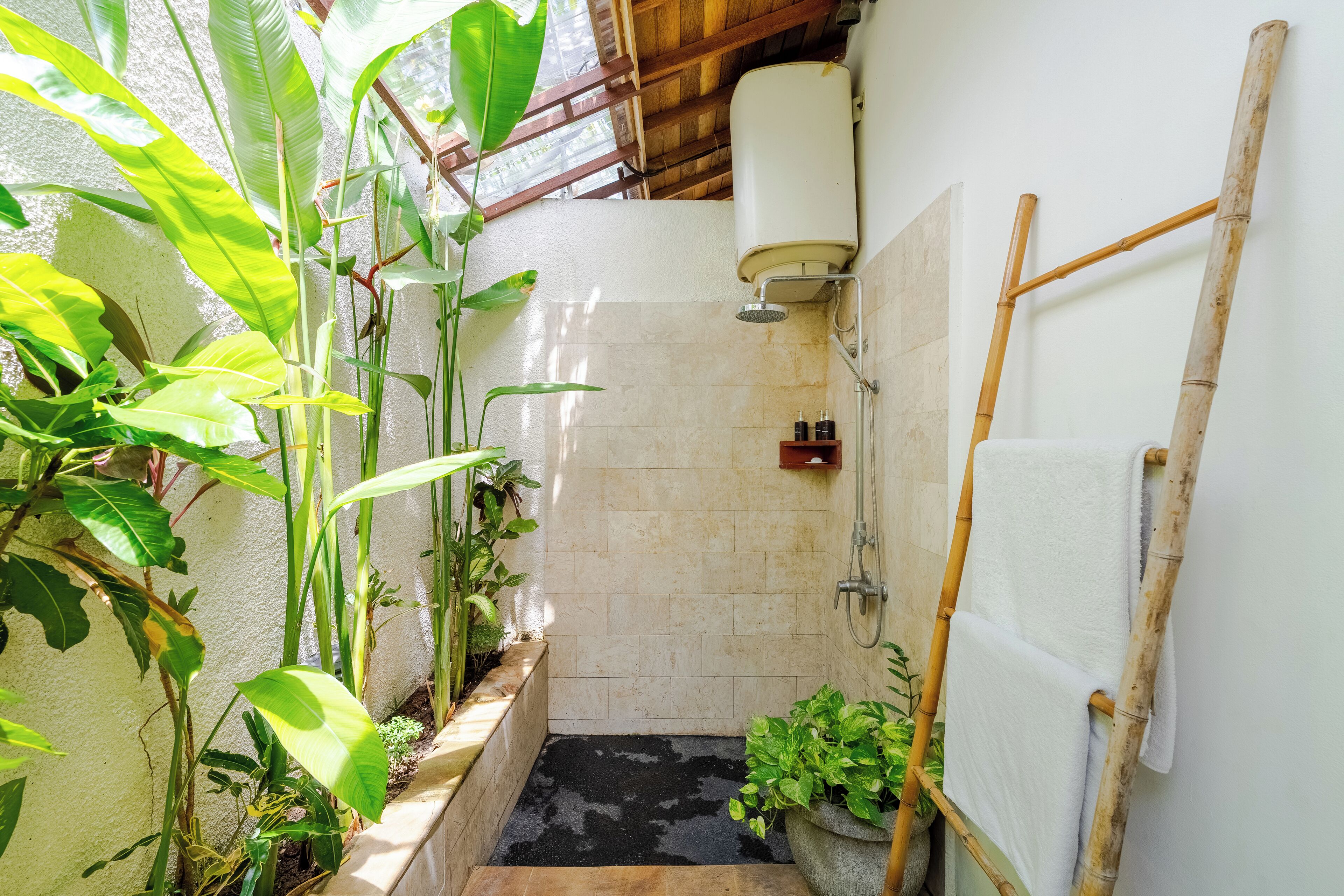 Standard Villa, Poolside