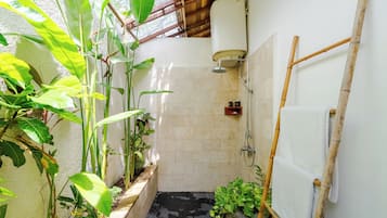 Standard Villa, Poolside