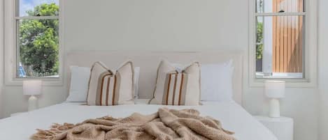 4 bedrooms, iron/ironing board, WiFi, bed sheets