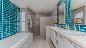 タオル、石鹸、トイレットペーパー