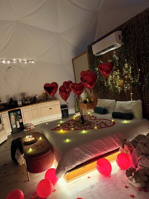 Interior - Luxury Glamping Dome 6 miles from Downtown Gatlinburg with all the amenities (Pigeon Forge)