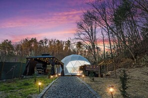 Exterior - Luxury Glamping Dome 6 miles from Downtown Gatlinburg with all the amenities (Pigeon Forge)