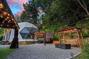 Property grounds - Luxury Glamping Dome 6 miles from Downtown Gatlinburg with all the amenities (Pigeon Forge)