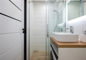 Dusche, Haartrockner, Handtücher