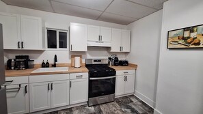 Fridge, microwave, oven, stovetop - Central and Convenient Ground Floor Apartment (Oswego)