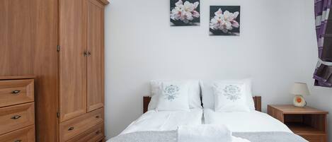 1 bedroom, iron/ironing board, WiFi, bed sheets