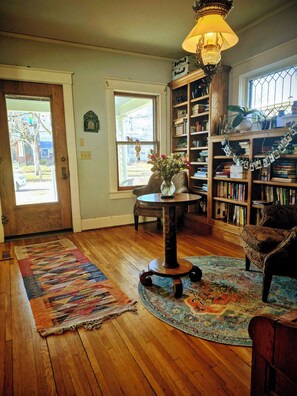 Interior - World Cup Stay: Experience America from THE Historic Hood in Lawrence, Kansas! (Lawrence)
