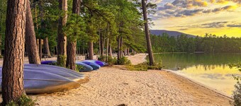 Hot Tub - Rec Room - Zen Deck - Tech Beds - Lake < 1mi