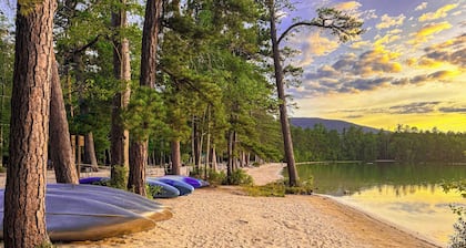 Hot Tub - Rec Room - Zen Deck - Tech Beds - Lake < 1mi