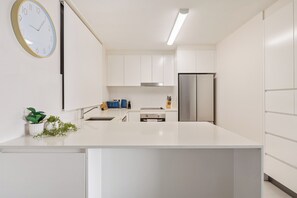 Apartment, Beach View | Private kitchen - Ambassador 19 Beachside Burleigh Heads (Burleigh Heads)