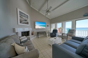 TV - Ocean Front 3 bed 3 bath sleeps 12 & Pet Friendly (Panama City Beach)