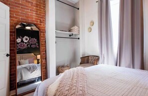 2 bedrooms, desk, iron/ironing board, free WiFi