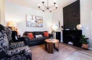 Una Smart TV, libros