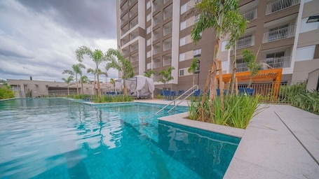Outdoor pool. Studio next to Giovanni Metro Station | Vibra | Morumbi Stadium