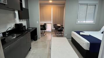 1 quarto, escrivaninha, Wi-Fi de cortesia, roupa de cama