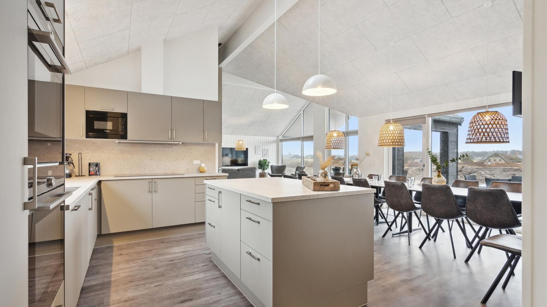 Réfrigérateur, four, plaque de cuisson, cafetière/bouilloire