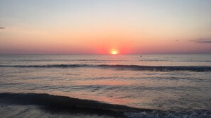 A sunset over a calm sea with gentle waves. - VillaVilla 944 - Blokhus, Nordjylland (Blokhus)
