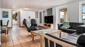 TV, fireplace - VillaVilla 937 - Vrist, Vestjylland (Harboøre)