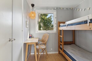 4 bedrooms, free WiFi - Cosy cottage 200 meters from the beach (Nykøbing Sj)